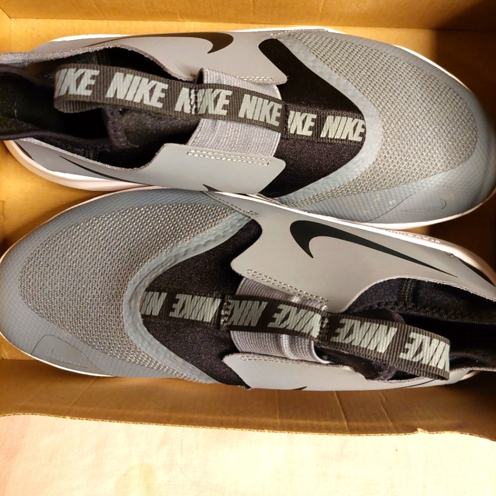 NEW Nike Flex Runner GS size 7